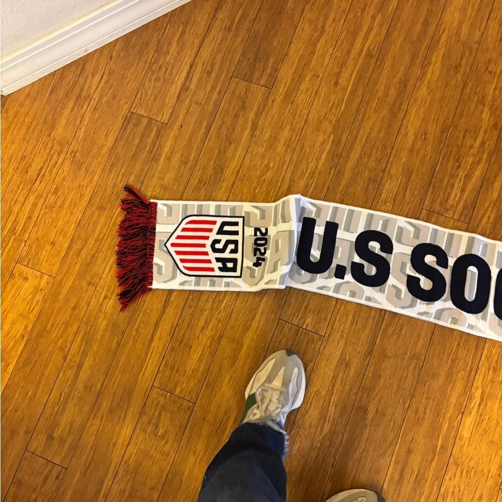 USA soccer 2024 Scarf with Red and White Design